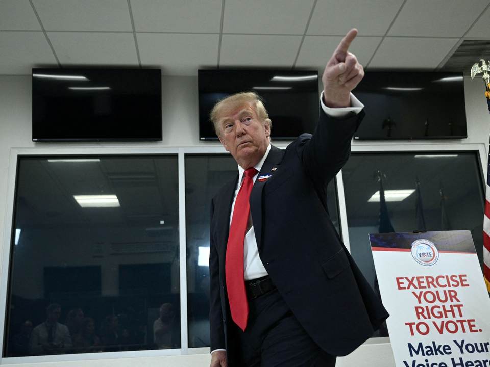 ترامب (Trump): ضربة لإيران قد تأتي «غداً الأحد» أو اتفاق «كبير وجميل» — وطهران تردّ بأن سفناً أمريكية لن تدخل الخليج أبداً