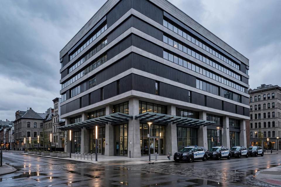 تحقيق خارجي في اتهامات ضد ضابط شرطة في مونتريال (Montréal): مفوض أخلاقيات الشرطة وهيئة المراقبة يتوليان الملف