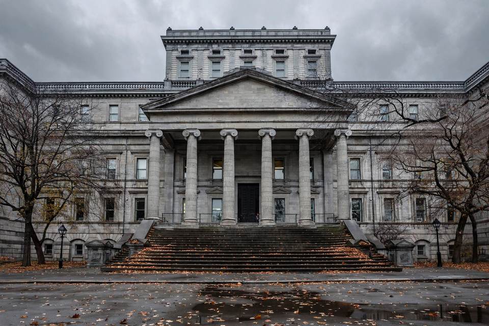 مونتريال (Montréal): النيابة تسحب التهم الجنائية ضد متظاهري اعتصام البنك في 2024 مقابل غرامات 300 دولار