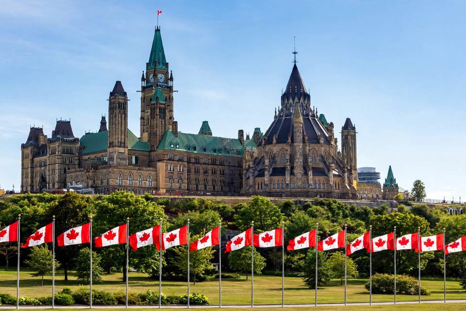كندا (Canada) والإمارات (UAE) تطلقان شراكة استراتيجية واتفاق تجارة حرة أبرم في 47 يوما فقط