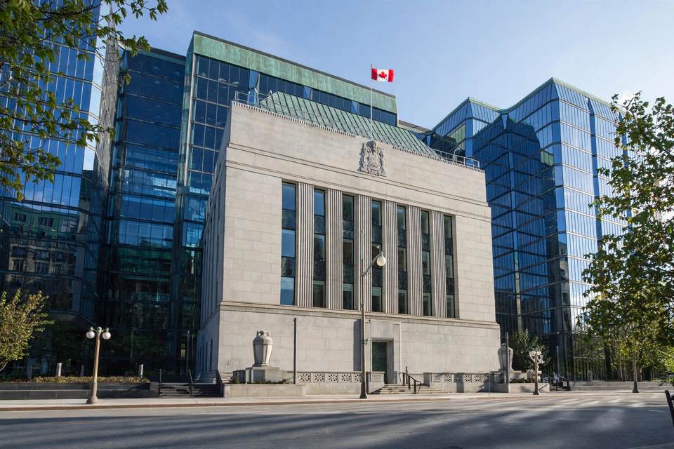 بنك كندا (Bank of Canada) يتجه لرفع سعر الفائدة إلى 2.50% اليوم — الأول منذ 3 سنوات