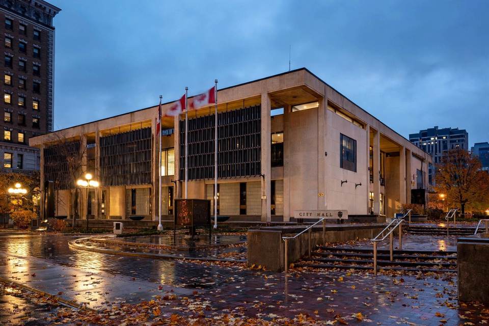وينيبيغ (Winnipeg): سكوت جيلينغهام (Scott Gillingham) يفوز بولاية ثانية كعمدة بنسبة 39.82%