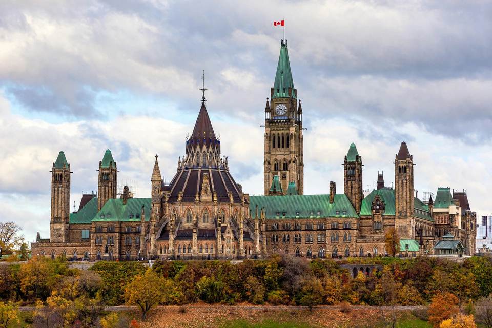 كيبيك (Québec): كارني (Carney) غير متأكد من الاعتراف بعقيدة جيران-لاجوا (Gérin-Lajoie) وسط خلاف حول قمة كندا والاتحاد الأوروبي