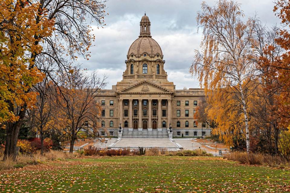 كندا (Canada): حزب المحافظين المتحد في ألبرتا (Alberta) يطرد المحامي الانفصالي جيفري راث (Jeffrey Rath) لخرقه مدونة السلوك