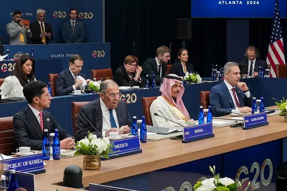 كندا (Canada): وزيرة الخارجية أنيتا أناند (Anita Anand) تواجه لافروف (Lavrov) وجها لوجه في اجتماع وزراء خارجية مجموعة العشرين بأتلانتا