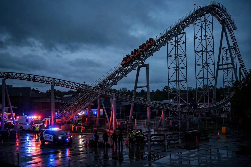 قتيل وعدد من المصابين في حادث لعبة أفعوانية في مدينة ملاهٍ Six Flags بولاية جورجيا الأميركية